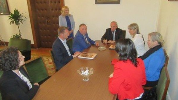 ПРЕСТОНИЦА КАНДИДАТ ЗА ПРЕСТИЖАН ДОГАЂАЈ:Богата културна баштина гробаља ПРЕСТОНИЦА КАНДИДАТ ЗА ПРЕСТИЖАН ДОГАЂАЈ:Богата културна баштина гробаља