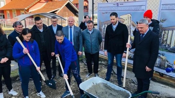 ЦИЉ - ВИШЕ МЛАДИХ У СПОРТУ: Министар Удовичић посетио Лучане, Гучу, Чачак, Краљево и Рашку, држава поклања вредну спортску опрему ЦИЉ - ВИШЕ МЛАДИХ У СПОРТУ: Министар Удовичић посетио Лучане, Гучу, Чачак, Краљево и Рашку, држава поклања вредну спортску опрему