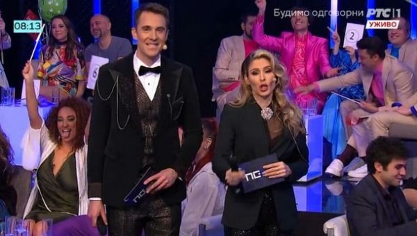 ГУМЕНА ЗМИЈА, ЦУЦЛА И БОДИ ЗА БЕБУ И КЛАВИР ОД 300.000 ЕВРА: Прво вече Избора за песму Евровизије усијало друштвене мреже ГУМЕНА ЗМИЈА, ЦУЦЛА И БОДИ ЗА БЕБУ И КЛАВИР ОД 300.000 ЕВРА: Прво вече Избора за песму Евровизије усијало друштвене мреже