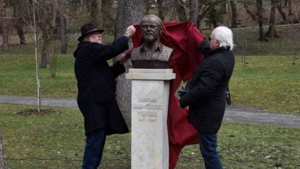 БИСТА БОШКУ РУЂИНЧАНИНУ: Врњчани одали почаст знаменитом суграђанину БИСТА БОШКУ РУЂИНЧАНИНУ: Врњчани одали почаст знаменитом суграђанину