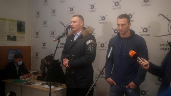 КЛИЧКО БЕЗ СРАМА ПОЗИВА НА ЛИНЧ: Да ли је ово најсуровија изјава о Путину до сада (ФОТО/ВИДЕО) КЛИЧКО БЕЗ СРАМА ПОЗИВА НА ЛИНЧ: Да ли је ово најсуровија изјава о Путину до сада (ФОТО/ВИДЕО)