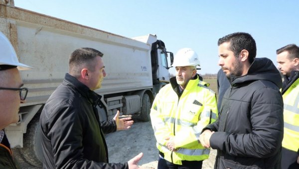 МОМИРОВИЋ: Обилазница око Горњег Милановца напредује по плану без одступања МОМИРОВИЋ: Обилазница око Горњег Милановца напредује по плану без одступања