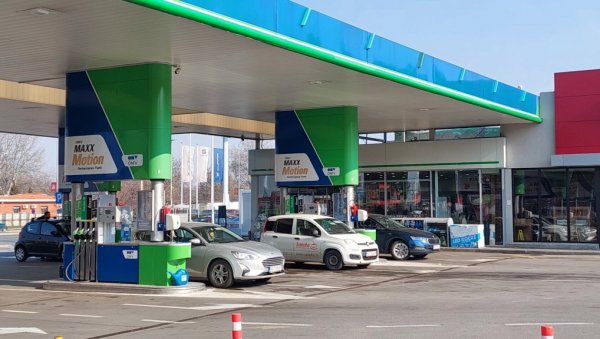 ДОВОЉНО ХРАНЕ И ГОРИВА: Надлежни још једном апелују на грађане да не праве непотребне залихе различите робе ДОВОЉНО ХРАНЕ И ГОРИВА: Надлежни још једном апелују на грађане да не праве непотребне залихе различите робе