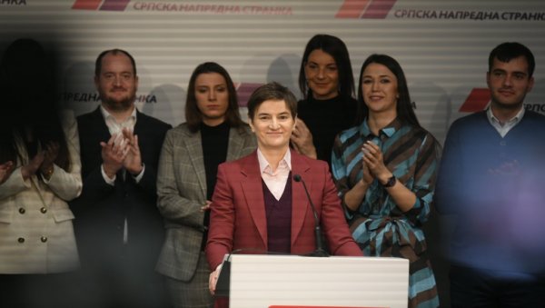 ОБРАТИЛА СЕ ПРЕМИЈЕРКА БРНАБИЋ: Завршена седница Председништва СНС - Вучић кандидат за председника на изборима (ФОТО) ОБРАТИЛА СЕ ПРЕМИЈЕРКА БРНАБИЋ: Завршена седница Председништва СНС - Вучић кандидат за председника на изборима (ФОТО)