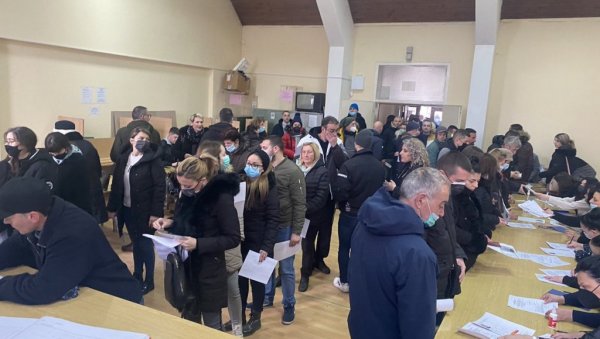 НАЈНОВИЈИ ИЗВЕШТАЈ ИЗ ШТАБА СНС: До сада 145.000 људи подржало кандидатуру Александра Вучића за председника Србије НАЈНОВИЈИ ИЗВЕШТАЈ ИЗ ШТАБА СНС: До сада 145.000 људи подржало кандидатуру Александра Вучића за председника Србије