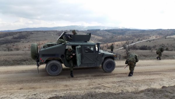 СРПСКИ ПЛАВИ ШЛЕМОВИ НА СИНАЈУ: Обука на полигону Боровац пред одлазак у мировну мисију СРПСКИ ПЛАВИ ШЛЕМОВИ НА СИНАЈУ: Обука на полигону Боровац пред одлазак у мировну мисију