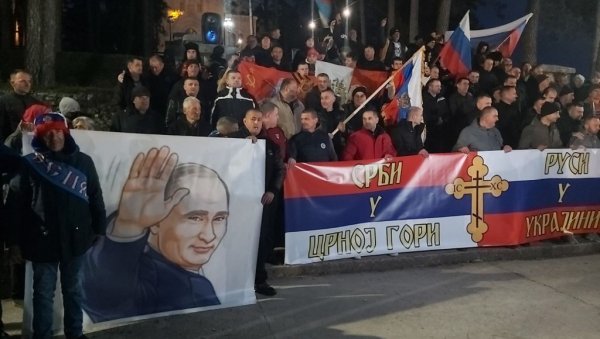 СКУП ЗА РУСИЈУ У НИКШИЋУ: Никшићани дали подршку председнику Путину СКУП ЗА РУСИЈУ У НИКШИЋУ: Никшићани дали подршку председнику Путину