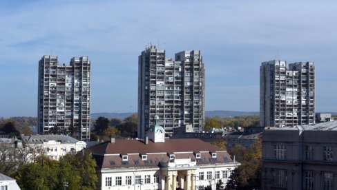 KAD KOMŠIJA ZAUZME SPRAT I ZATVORI IZLAZ NA KROV: Muke stanara solitera na Karađorđevom trgu u Zemunu sa bahatim susedom traju dve decenije KAD KOMŠIJA ZAUZME SPRAT I ZATVORI IZLAZ NA KROV: Muke stanara solitera na Karađorđevom trgu u Zemunu sa bahatim susedom traju dve decenije