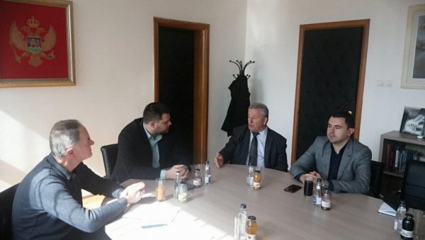 ДАЛИ СУ НАЈВРЕДНИЈЕ - ЖИВОТ: Градоначелник Никшића најавио подршку Удружењу бораца ратова деведесетих ДАЛИ СУ НАЈВРЕДНИЈЕ - ЖИВОТ: Градоначелник Никшића најавио подршку Удружењу бораца ратова деведесетих