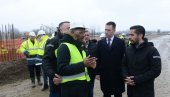 MOMIROVIĆ U KRALJEVU: Ministar obišao radove na izgradnji Moravskog koridora MOMIROVIĆ U KRALJEVU: Ministar obišao radove na izgradnji Moravskog koridora