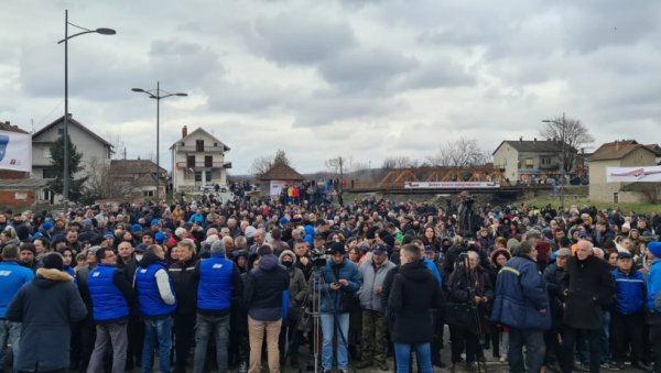 ТРУБАЧИ СВИРАЈУ ЗА ПРЕДСЕДНИКА: Бојник чека Вучића (ВИДЕО/ФОТО) ТРУБАЧИ СВИРАЈУ ЗА ПРЕДСЕДНИКА: Бојник чека Вучића (ВИДЕО/ФОТО)