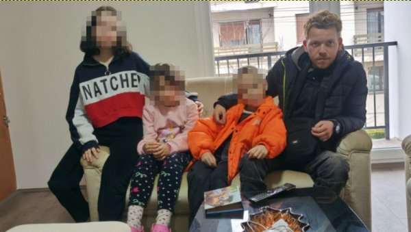 САД ВИДИМ СВЕТЛО НА КРАЈУ ТУНЕЛА: Никола из Ниша, који је покушао да се убије због немаштине, добио кућу у којој ће живети са породицом САД ВИДИМ СВЕТЛО НА КРАЈУ ТУНЕЛА: Никола из Ниша, који је покушао да се убије због немаштине, добио кућу у којој ће живети са породицом