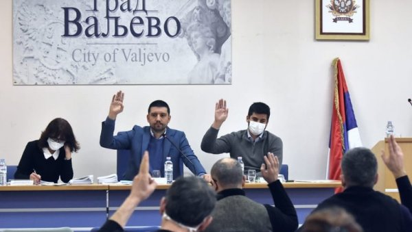 ЗОНА ИЗ ШАПЦА СЕ ПРОШИРУЈЕ И НА ВАЉЕВО: Већници прихватили иницијативу компаније Бизерба која би да послује у граду на Колубари ЗОНА ИЗ ШАПЦА СЕ ПРОШИРУЈЕ И НА ВАЉЕВО: Већници прихватили иницијативу компаније Бизерба која би да послује у граду на Колубари