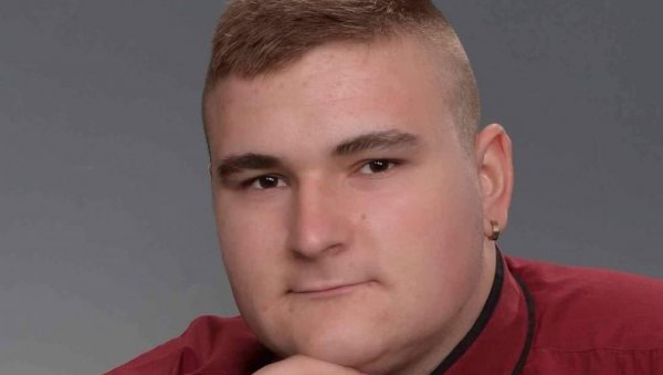ЕНРИКЕУ СРЦЕ И САТ СТАЛИ У ПОЛА ЧЕТИРИ: Притвор Денису Т. (20) због сумње да је колима усмртио младића (19) из Бачке Тополе ЕНРИКЕУ СРЦЕ И САТ СТАЛИ У ПОЛА ЧЕТИРИ: Притвор Денису Т. (20) због сумње да је колима усмртио младића (19) из Бачке Тополе
