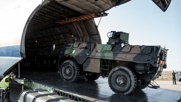 ПУЦАЊЕ, АЛИ БЕЗ РАТОВАЊА: ЕУ и нато шаљу оружје Украјини, Кијеву на располагању 70 авиона ПУЦАЊЕ, АЛИ БЕЗ РАТОВАЊА: ЕУ и нато шаљу оружје Украјини, Кијеву на располагању 70 авиона