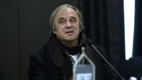 ОВО ЈЕ ЧИСТ РАСИЗАМ! Редитељ филма „Чекајући Хандкеа“ Горан Радовановић о тортури над српским винаром у Великој Хочи ОВО ЈЕ ЧИСТ РАСИЗАМ! Редитељ филма „Чекајући Хандкеа“ Горан Радовановић о тортури над српским винаром у Великој Хочи