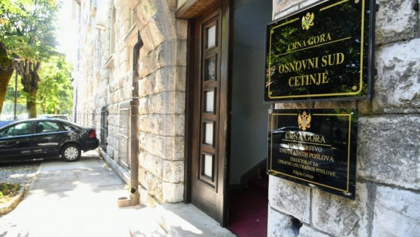 БАТИНЕ ЗБОГ ПОЛИТИКЕ: У инциденту на Цетињу нападнут функционер Демократа Данило Мрваљевић БАТИНЕ ЗБОГ ПОЛИТИКЕ: У инциденту на Цетињу нападнут функционер Демократа Данило Мрваљевић