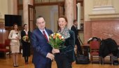 BUKET RUŽA NA POKLON: Susret Dačića sa generalnom sekretarkom Saveta Evrope BUKET RUŽA NA POKLON: Susret Dačića sa generalnom sekretarkom Saveta Evrope
