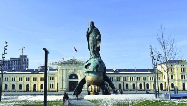 РЕЧИМА РУШЕ КУЛЕ, А ПОДИЖУ ПЕНЗИЈЕ: Осим уобичајених тема, странке и у овој кампањи шаљу атипичне поруке РЕЧИМА РУШЕ КУЛЕ, А ПОДИЖУ ПЕНЗИЈЕ: Осим уобичајених тема, странке и у овој кампањи шаљу атипичне поруке