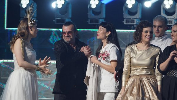 УКРАДЕНО НАЈМАЊЕ 100.000 ГЛАСОВА! Аца Лукас тужи Драгана Бујошевића, Ољу Ковачевић и жири из финала избора Песма за Евровизију УКРАДЕНО НАЈМАЊЕ 100.000 ГЛАСОВА! Аца Лукас тужи Драгана Бујошевића, Ољу Ковачевић и жири из финала избора Песма за Евровизију