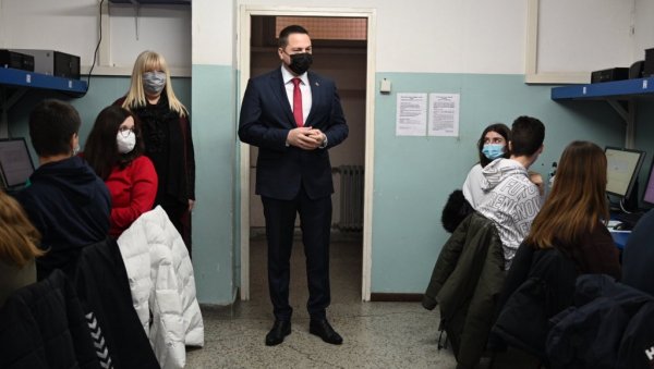 ТРЕЋИНА НЕ РАЗУМЕ ПРОЧИТАНО: Почело ПИСА тестирање у коме учествује 7.600 ученика из 193 школе из целе Србије (ФОТО) ТРЕЋИНА НЕ РАЗУМЕ ПРОЧИТАНО: Почело ПИСА тестирање у коме учествује 7.600 ученика из 193 школе из целе Србије (ФОТО)