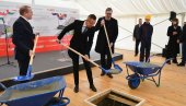 VUČIĆ I SIJARTO U ADAŠEVCIMA: Položen kamen temeljac za fabriku UBM grupacije, predsednik govorio o ekonomski merama (VIDEO)