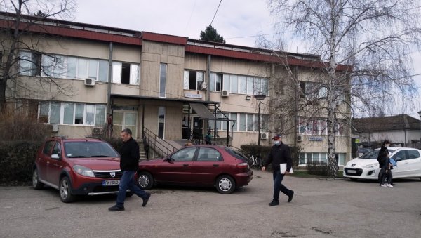 ПОЗИТИВАН СВАКИ ТРЕЋИ: Много боља епидемиолошка ковид-слика у Параћину ПОЗИТИВАН СВАКИ ТРЕЋИ: Много боља епидемиолошка ковид-слика у Параћину