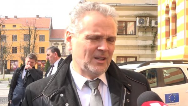 СНАЖАН ОДГОВОР САТЛЕРУ ИЗ ДОДИКОВОГ КАБИНЕТА: Тужно је што катастрофу користи за ситно политичарење СНАЖАН ОДГОВОР САТЛЕРУ ИЗ ДОДИКОВОГ КАБИНЕТА: Тужно је што катастрофу користи за ситно политичарење