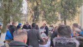 МУЗИКА И ПОКЛОНИ ЗА ВУЧИЋА: Величанствен дочек за председника у Кузмину (ВИДЕО) МУЗИКА И ПОКЛОНИ ЗА ВУЧИЋА: Величанствен дочек за председника у Кузмину (ВИДЕО)