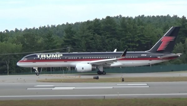 ДРАМА У ВАЗДУХУ: Авиону Доналда Трампа отказао мотор, уследило принудно слетање! ДРАМА У ВАЗДУХУ: Авиону Доналда Трампа отказао мотор, уследило принудно слетање!