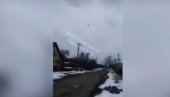 ЗАСТРАШУЈУЋ СНИМАК ИЗ ХАРКОВА: Крстарећа ракета звижди изнад глава Украјинаца (ВИДЕО) ЗАСТРАШУЈУЋ СНИМАК ИЗ ХАРКОВА: Крстарећа ракета звижди изнад глава Украјинаца (ВИДЕО)