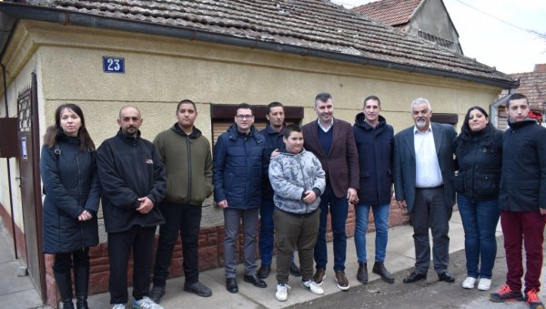 ГРОБЉЕ ИМ ВИШЕ НИЈЕ КУЋНА АДРЕСА: Породица Попов из Кикинде добила кућу ГРОБЉЕ ИМ ВИШЕ НИЈЕ КУЋНА АДРЕСА: Породица Попов из Кикинде добила кућу