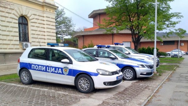 ХАПШЕЊЕ У КЛАДОВУ: Тројица ухапшена због преваре и прања новца ХАПШЕЊЕ У КЛАДОВУ: Тројица ухапшена због преваре и прања новца