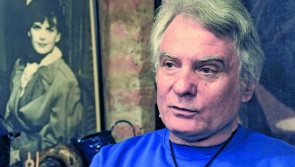 ДУЛЕ САВИЋ У ИНЗБРУКУ: Хуманитарна пројекција филма и гостовање фудбалске легенде у Аустрији ДУЛЕ САВИЋ У ИНЗБРУКУ: Хуманитарна пројекција филма и гостовање фудбалске легенде у Аустрији