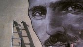 ДЕНИЈЕВИМ МУРАЛИМА ДИВЕ СЕ И АМЕРИКАНЦИ: Добојлија украсио град графитима, а ево на који је цртеж најпоноснији (ФОТО)