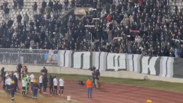 АУ, КАКВА СЦЕНА! Гробари и реакција после пораза Партизана од Фејенорда (ВИДЕО) АУ, КАКВА СЦЕНА! Гробари и реакција после пораза Партизана од Фејенорда (ВИДЕО)
