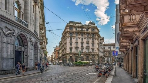 UDALJI SE 10 METARA, PA ONDA ZAPALI: Milano je prvi grad u Italiji koji uvodi kaznu i za pušenje na otvorenom prostoru UDALJI SE 10 METARA, PA ONDA ZAPALI: Milano je prvi grad u Italiji koji uvodi kaznu i za pušenje na otvorenom prostoru