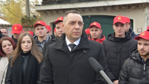 TORBICA POKRET SOCIJALISTA ODGOVORIO OPOZICIJI: Spremni su da se udruže i sa crnim đavolom ako će to da ih dovede na vlast TORBICA POKRET SOCIJALISTA ODGOVORIO OPOZICIJI: Spremni su da se udruže i sa crnim đavolom ako će to da ih dovede na vlast