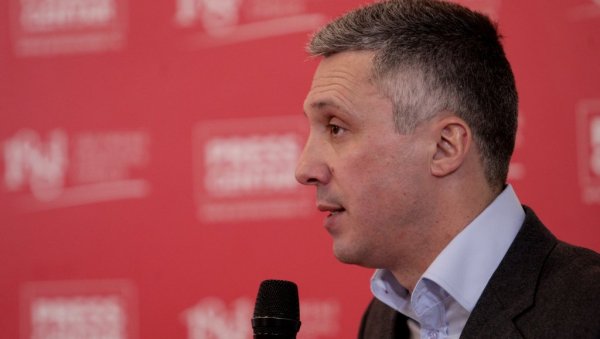 БОШКО ОБРАДОВИЋ ТВРДИ: Прелазимо цензус БОШКО ОБРАДОВИЋ ТВРДИ: Прелазимо цензус