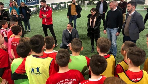 ЗА СРБИЈУ У КОЈОЈ СТАСАВАЈУ ШАМПИОНИ! Министар Удовичић у Сремској Митровици, Руми и Иригу: Свако дете мора да има једнаке услове ЗА СРБИЈУ У КОЈОЈ СТАСАВАЈУ ШАМПИОНИ! Министар Удовичић у Сремској Митровици, Руми и Иригу: Свако дете мора да има једнаке услове