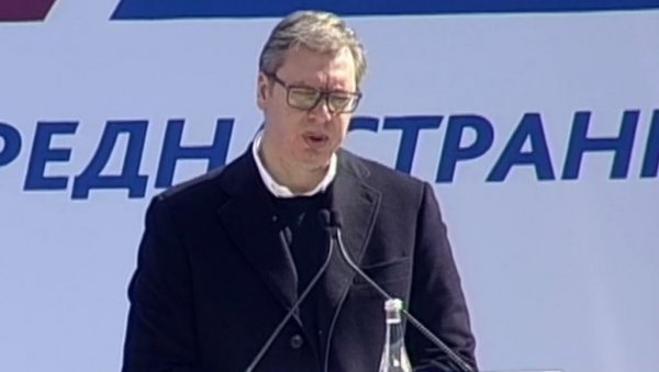 ВУЧИЋ ПОРУЧИО У БАЧКОЈ ПАЛАНЦИ: Ја вам обећавам мир, стабилност и борбу за нашу Србију! (ФОТО/ВИДЕО) ВУЧИЋ ПОРУЧИО У БАЧКОЈ ПАЛАНЦИ: Ја вам обећавам мир, стабилност и борбу за нашу Србију! (ФОТО/ВИДЕО)