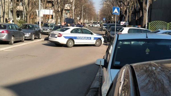 ЕПИЛОГ ДРАМЕ НА НОВОМ БЕОГРАДУ: Дојава о бомби лажна ЕПИЛОГ ДРАМЕ НА НОВОМ БЕОГРАДУ: Дојава о бомби лажна