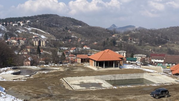 КРОВ ШУМАДИЈЕ ЋЕ ДОБИТИ БАЗЕНЕ: Планина Рудник до лета богатија за два објекта за купање и Визиторски центар КРОВ ШУМАДИЈЕ ЋЕ ДОБИТИ БАЗЕНЕ: Планина Рудник до лета богатија за два објекта за купање и Визиторски центар