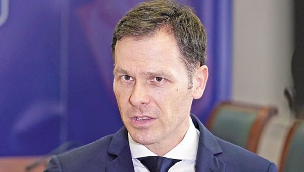 ГЛАСАЧИ СУ ПРЕПОЗНАЛИ ЖЕЉУ ДА СЕ СРБИЈА МЕЊА НАБОЉЕ Мали: Вучићева политика је победничка - нуди мир и стабилност ГЛАСАЧИ СУ ПРЕПОЗНАЛИ ЖЕЉУ ДА СЕ СРБИЈА МЕЊА НАБОЉЕ Мали: Вучићева политика је победничка - нуди мир и стабилност