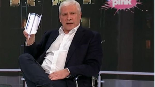 ТАДИЋ НАПРАВИО АВИОНЧИЋ: Брнабић - На овом парчету папира је судбина људи који су остали без посла док сте Ви били на власти! (ФОТО) ТАДИЋ НАПРАВИО АВИОНЧИЋ: Брнабић - На овом парчету папира је судбина људи који су остали без посла док сте Ви били на власти! (ФОТО)