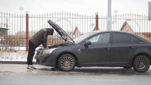 ОСАМ ОД 10 ВОЗАЧА НИЈЕ ЗНАЛО: Грешка која може да доведе до озбиљног ОШТЕЋЕЊА аута