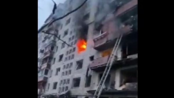 ГАРДИЈАН: Гађана стамбена зграда у Кијеву, двоје мртвих (ВИДЕО) ГАРДИЈАН: Гађана стамбена зграда у Кијеву, двоје мртвих (ВИДЕО)
