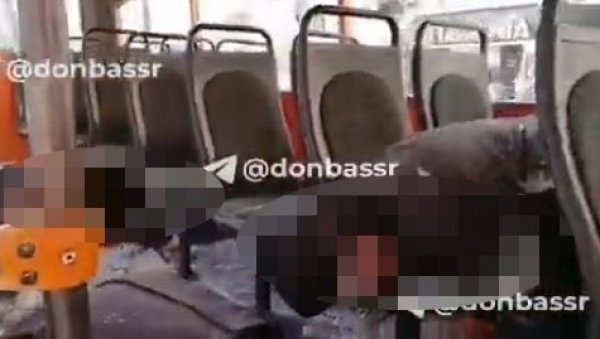 ТЕЛА ПОГИНУЛИХ РАЗБАЦАНА ПО УЛИЦИ: Снимци ужаса из центра Доњецка - пребројавају се мртви, има и деце (УЗНЕМИРУЈУЋИ ВИДЕО) ТЕЛА ПОГИНУЛИХ РАЗБАЦАНА ПО УЛИЦИ: Снимци ужаса из центра Доњецка - пребројавају се мртви, има и деце (УЗНЕМИРУЈУЋИ ВИДЕО)