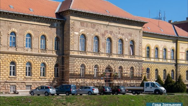 НОВА ФАСАДА СРЕДЊЕ ШКОЛЕ НИКОЛА ТЕСЛА: Радови у Зрењанину НОВА ФАСАДА СРЕДЊЕ ШКОЛЕ НИКОЛА ТЕСЛА: Радови у Зрењанину