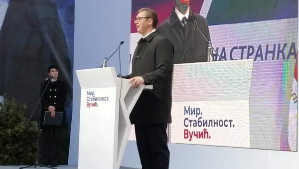 ВУЧИЋ ПОРУЧИО ВРАЊАНЦИМА: Ситуација је тешка, али морамо да се боримо за нашу Србију (ФОТО) ВУЧИЋ ПОРУЧИО ВРАЊАНЦИМА: Ситуација је тешка, али морамо да се боримо за нашу Србију (ФОТО)